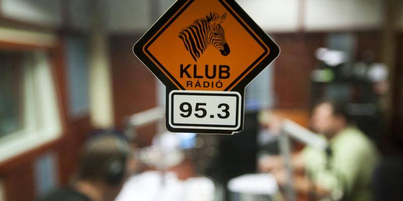 20150417klubradio-radio-studio-zebra-logo3.jpg